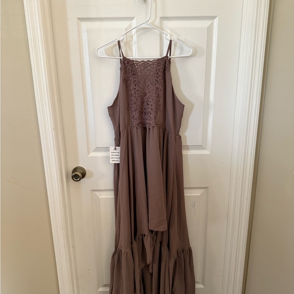 Joyfolie Dresses & Skirts - Elegant Lace Trim high low Dress in Mauve